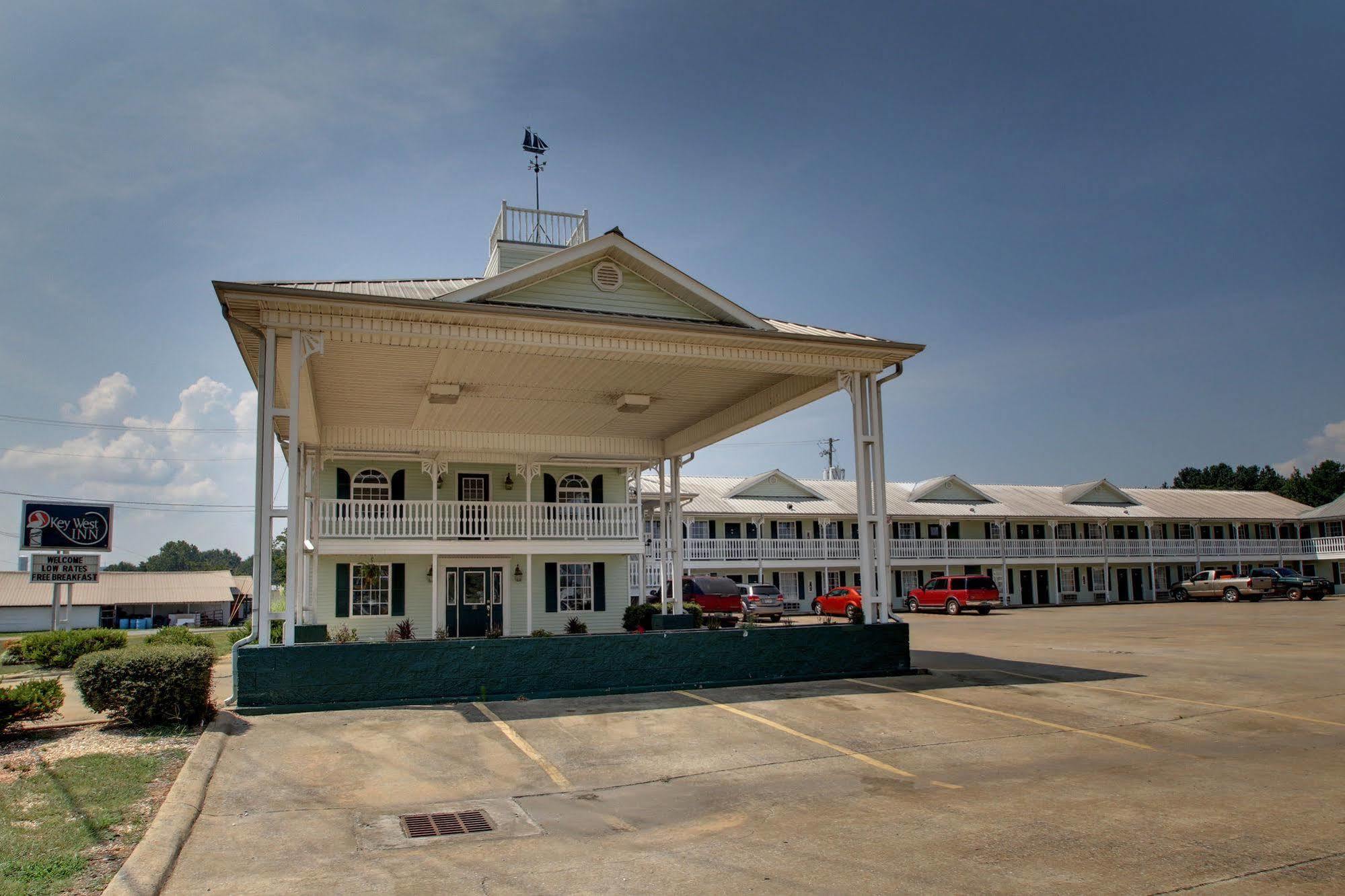 Key West Inn - Childersburg Exterior photo